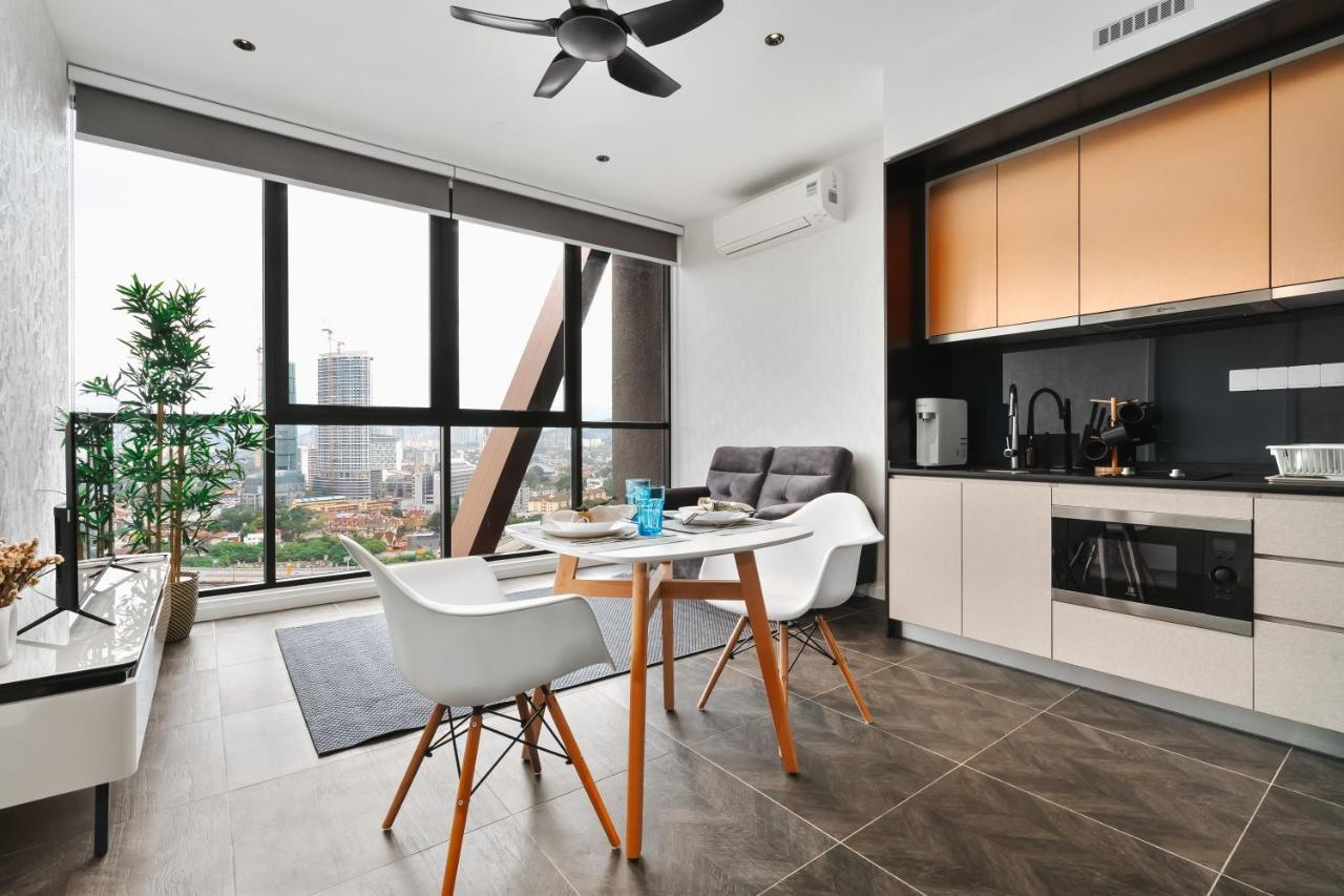 Scarletz Klcc Apartments By Soulasia Kuala Lumpur Eksteriør billede